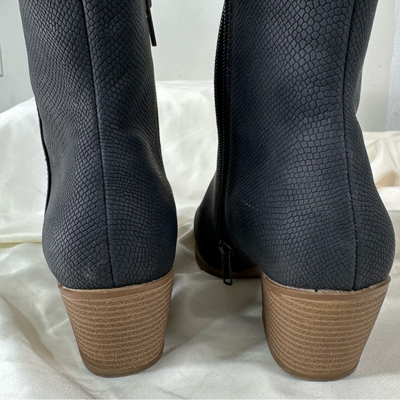 Maurices snake print ankle boots in black size 8 - Picture 6 of 6